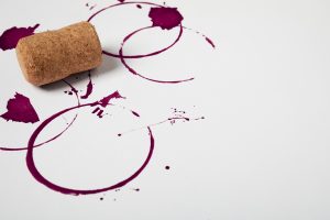 fleke crvenog vina i pampur od plute