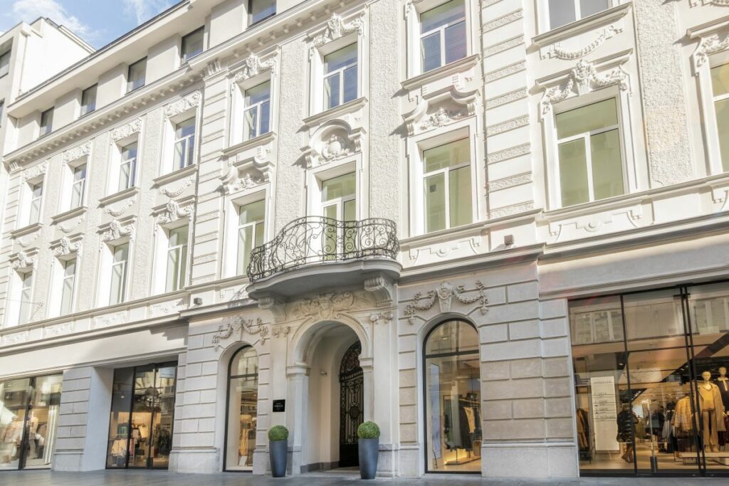 1 Hotel Indigo