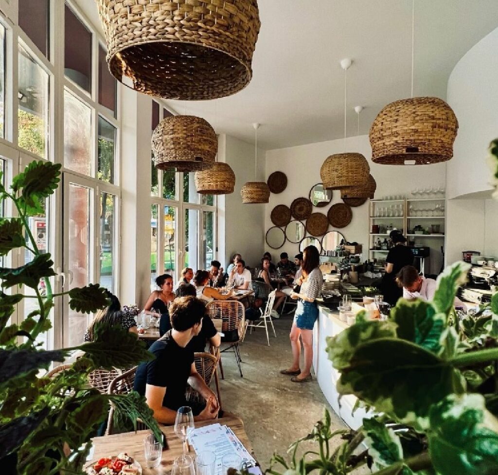 Birds bar bistro