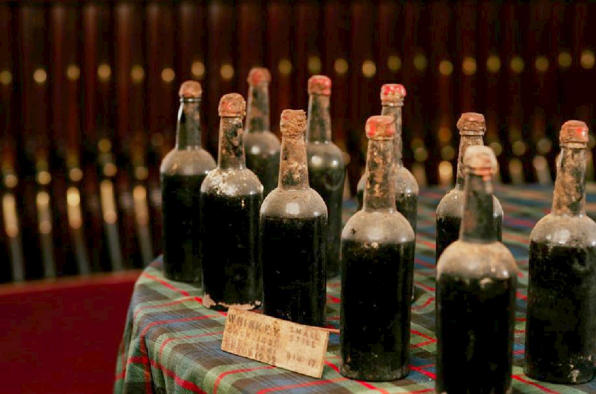 Najstariji škotski viski flaše