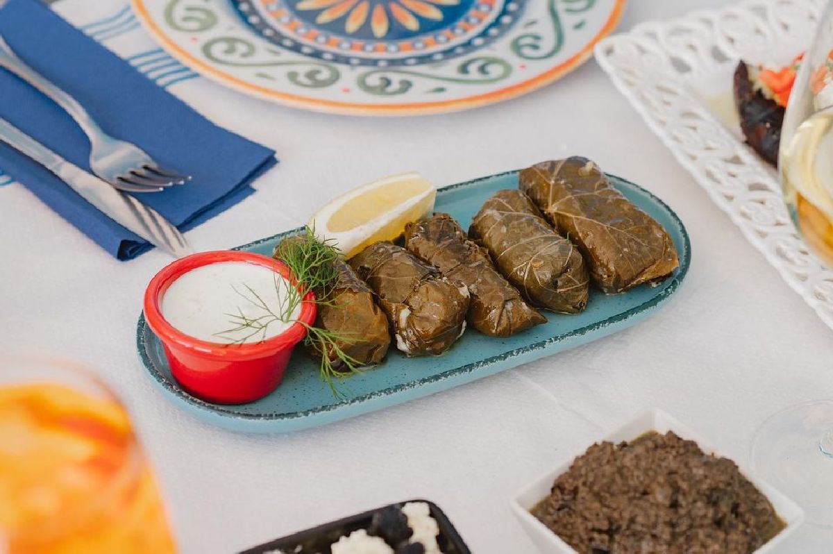 Piatakia grčki restoran sarmice od zelja