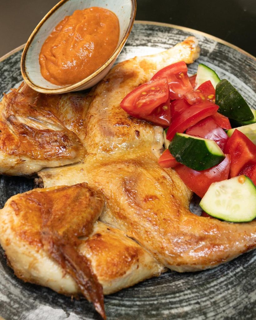 Restoran Skovorodnik - piletina Tabaka