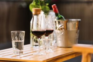 lole wine shop bar