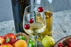 Pinot Grigio vino u casi sa vocem