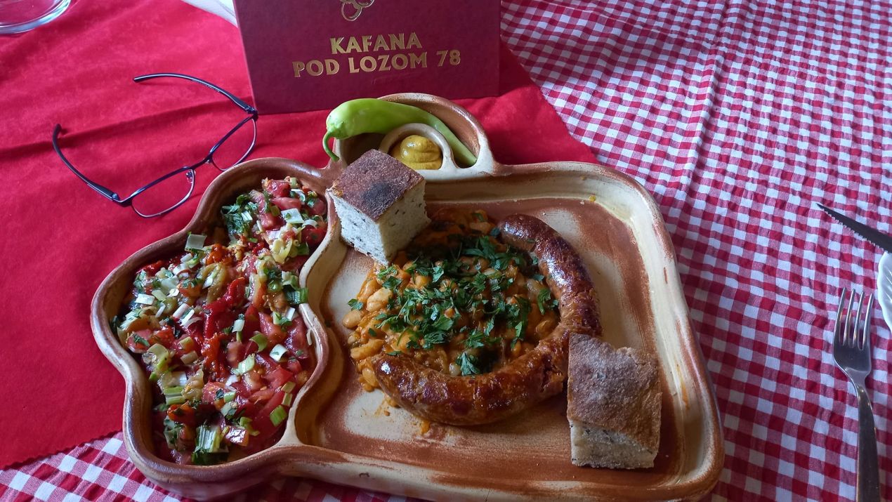 kafana pod lozom price iz kafane
