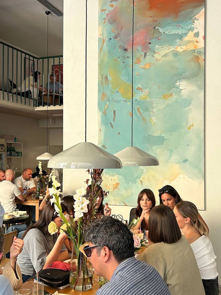 June Cafe atmosfera