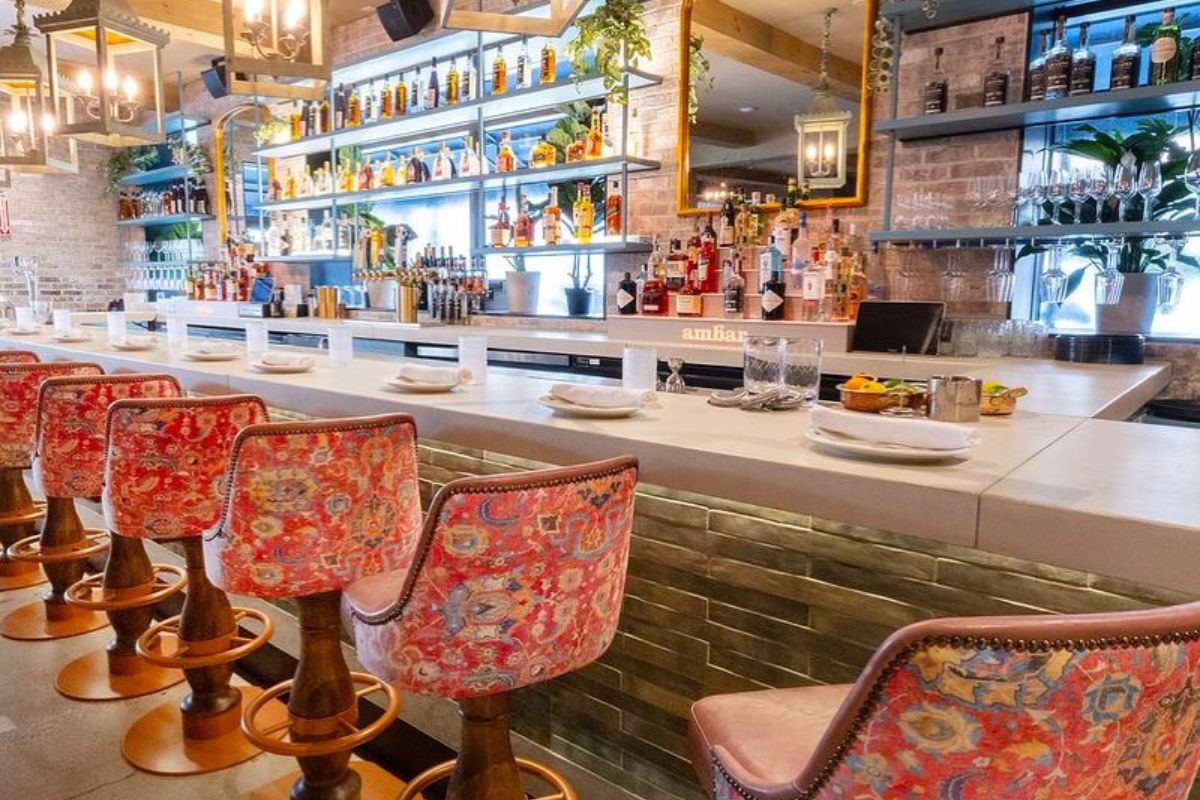 Ambar Čikago enterijer restorana balkanske i srpske kuhinje