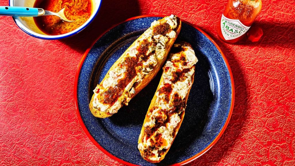 Tabasco hleb s belim lukom